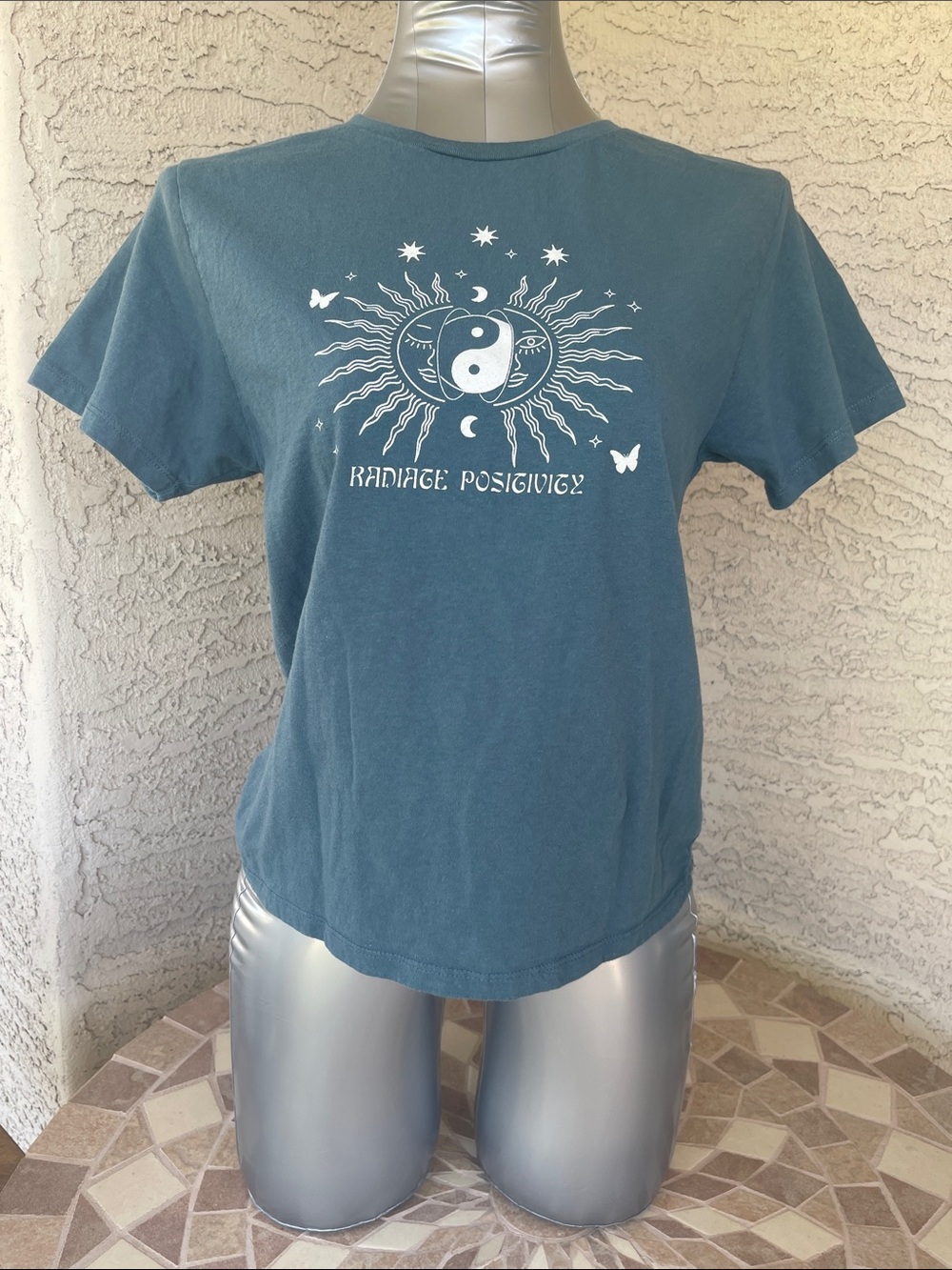 Tagged XL Runs Small Fits Like S/M Tee Shirt
100% cotton